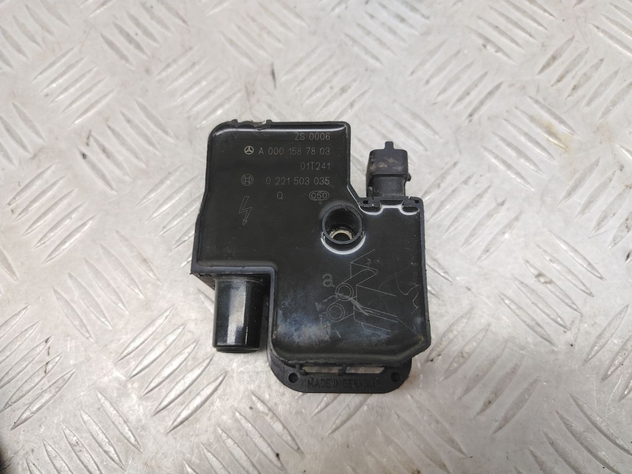 катушка зажигания Mercedes-Benz C-Класс W203/S203/CL203 W203.061 2001, 2.6 л., M 112.912, бензин, МКПП, седан, A0001587803, 0221503035 - фото №1