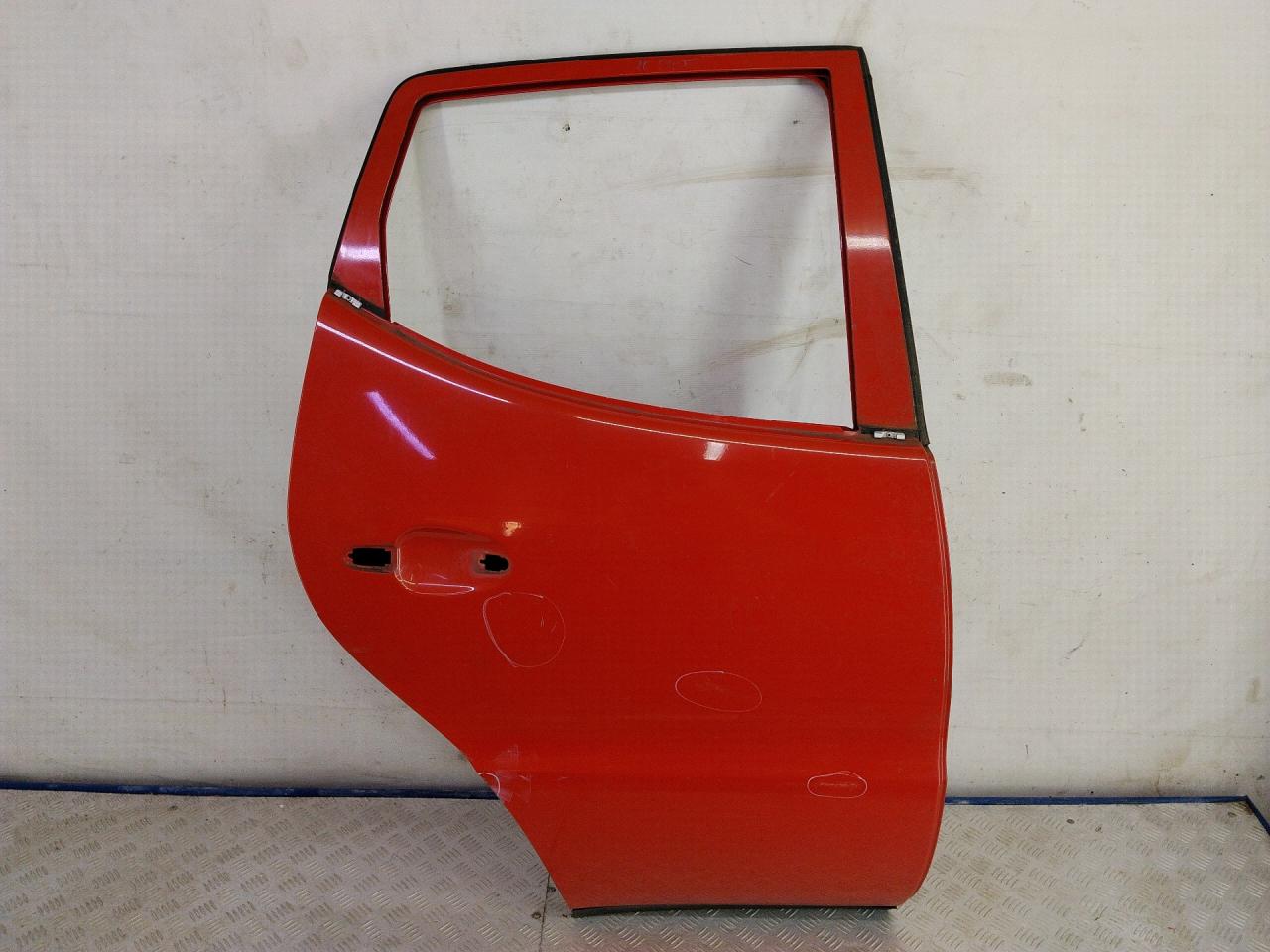 дверь задняя правая Mercedes-Benz A-Класс W168 2000, 1.4 л., M 166.940, бензин, МКПП, красный, минивэн, передний привод - фото №1
