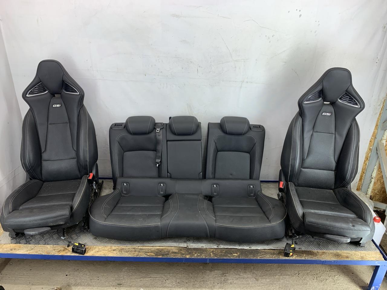 салон (комплект сидений) Opel Insignia 2 поколение (B) 2018, 2.0 л., дизель, АКПП, белый, хетчбэк 5 дв., полный привод - фото №1