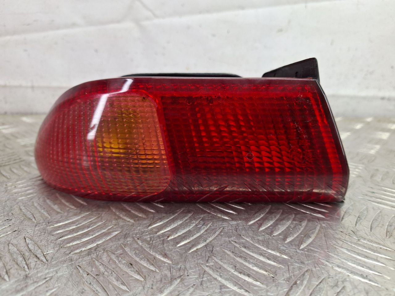 фонарь задний левый Alfa Romeo 156 1 поколение 2002, 2.0 л., 937 A1.000, бензин, МКПП, черный, универсал, передний привод - фото №1