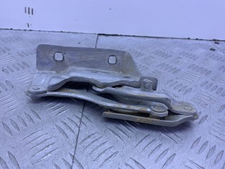 петля капота правая Mercedes-Benz A-Класс W169 [рестайлинг] W169 2010, 1.5 л., M 266.920, бензин, вариатор, серебро, хетчбэк 3 дв., передний привод, A1698800428