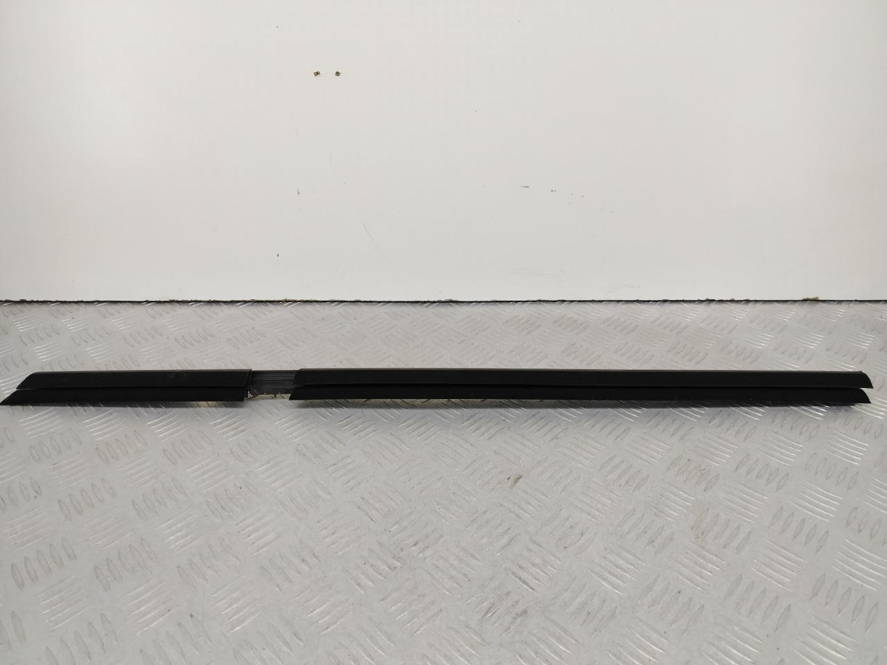 Уплотнитель стекла Mercedes-Benz E-Класс W213/S213/C238/A238 (2016 - 2020), 2.0 л., OM 654.920, дизель, АКПП, серый, седан, задний привод, A2137350765 - фото №1