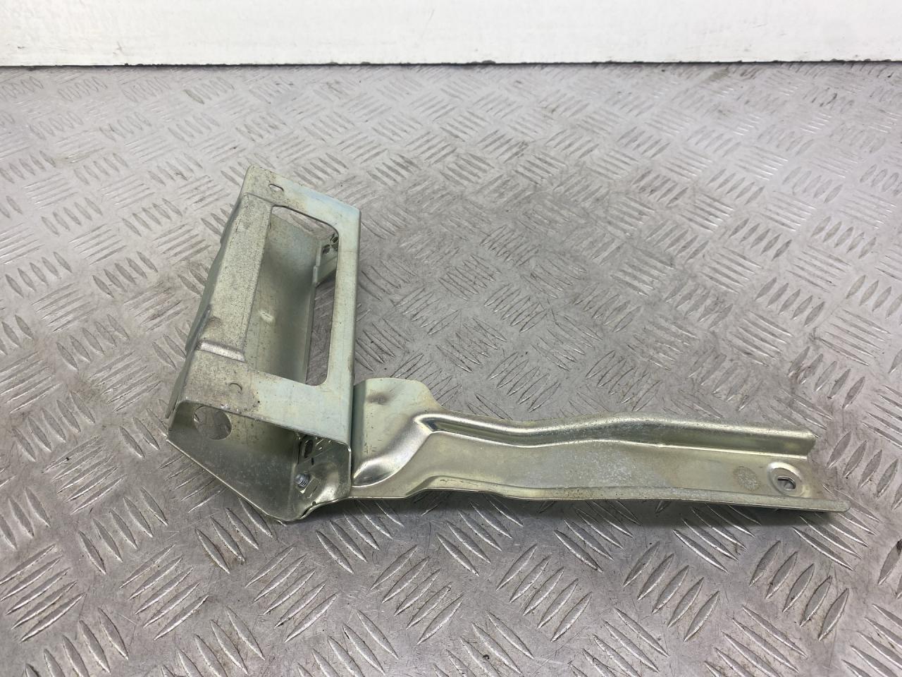 кронштейн (крепление) Mercedes-Benz Vito W639 2006, 3.2 л., M 112.951, бензин, АКПП, черный, задний привод, A6396951514003 - фото №1