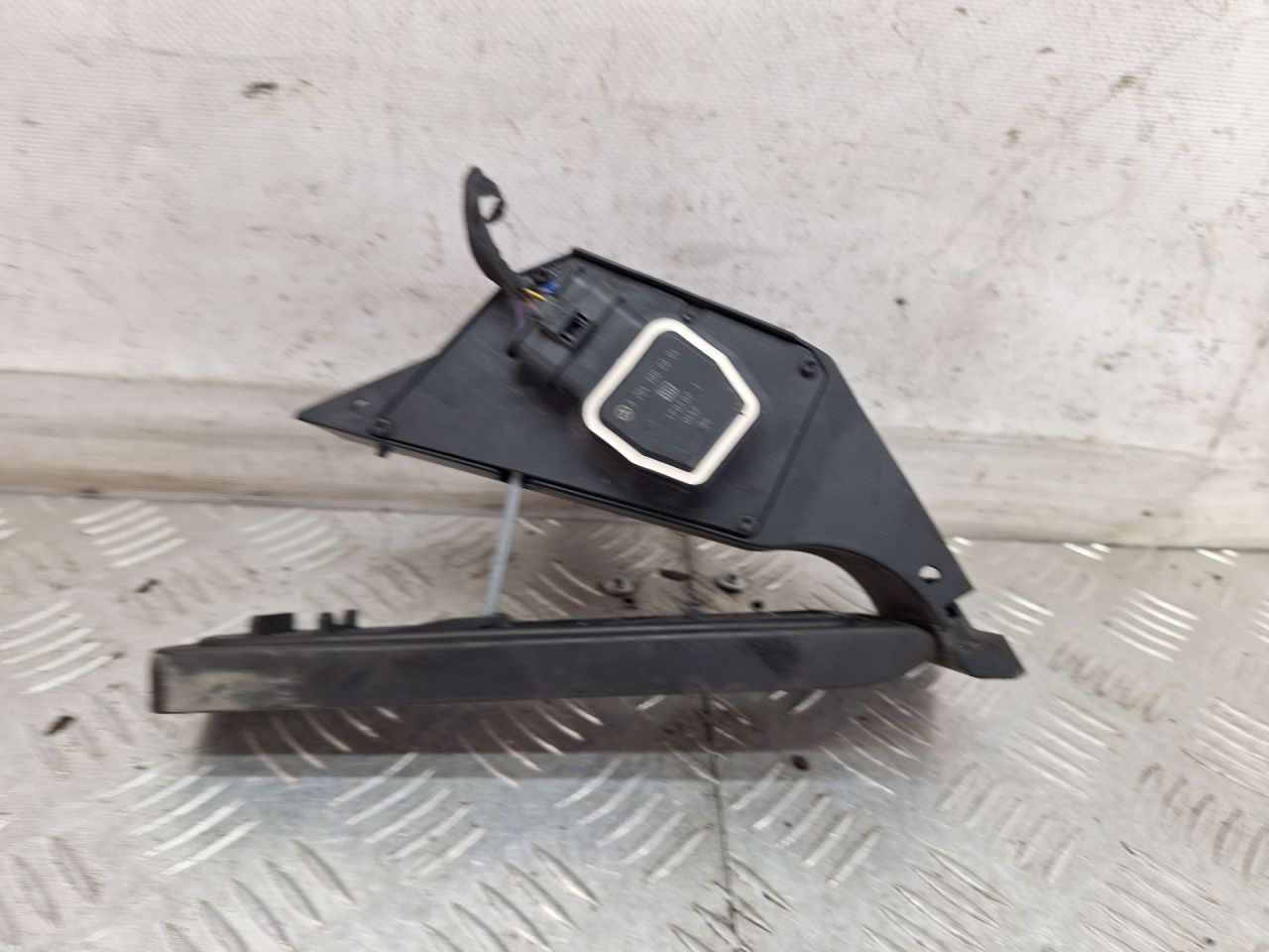 педаль Mercedes-Benz C-Класс W204/S204 2007, 1.8 л., M 271.950, бензин, АКПП, серебро, седан, задний привод, A2043000004 - фото №1