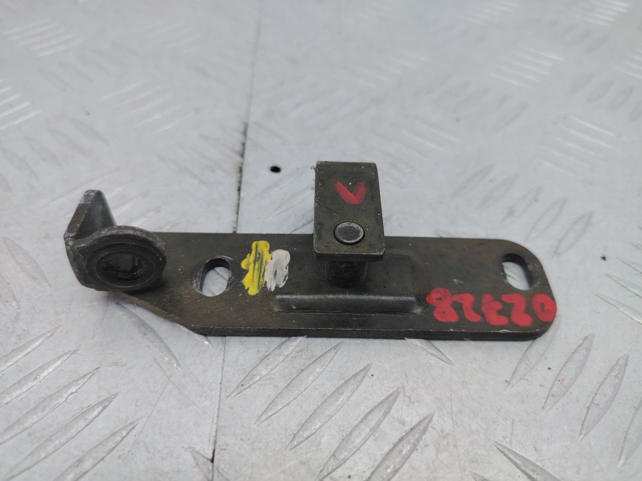петля крышки багажника Peugeot 206 1 поколение 2002, 1.6 л., NFU (TU5JP4), бензин, МКПП, черный, кабриолет, передний привод - фото №1