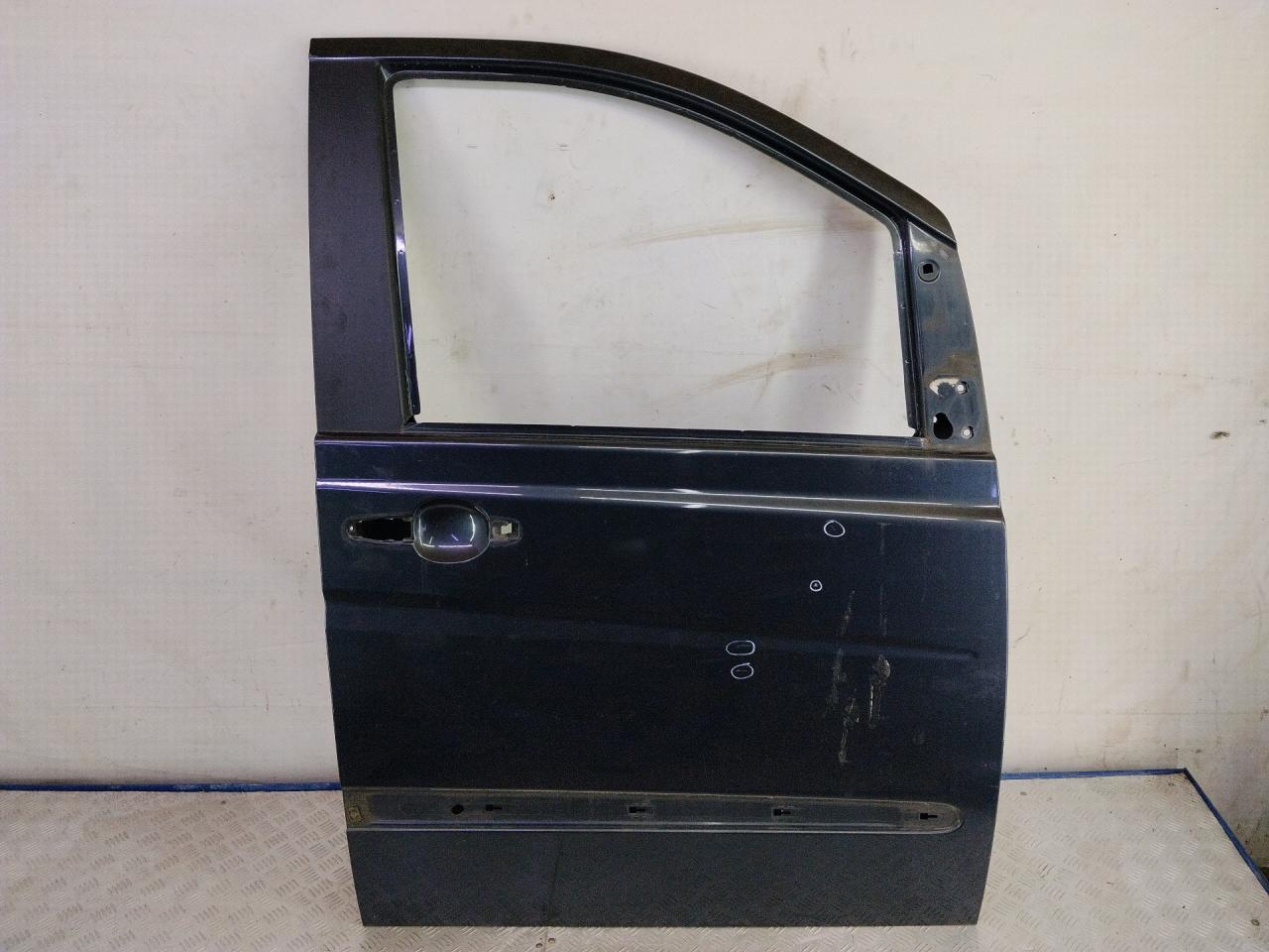 дверь передняя правая Mercedes-Benz Vito W639 2006, 3.2 л., M 112.951, бензин, АКПП, черный, задний привод - фото №1