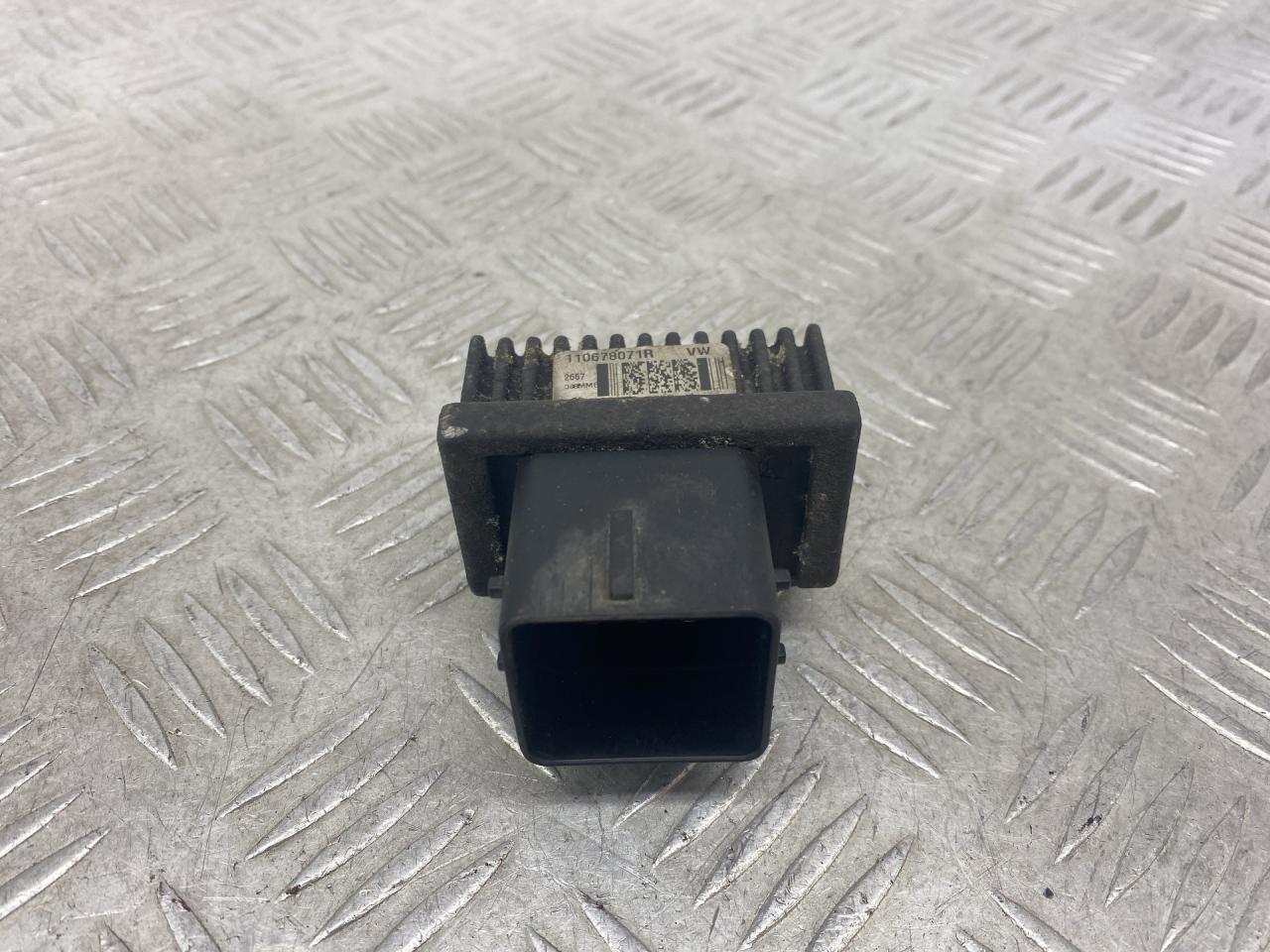 реле накала свечей Nissan NV200 1 поколение (2009 - 2026), 1.5 л., K9K 646, дизель, 110678071R - фото №1