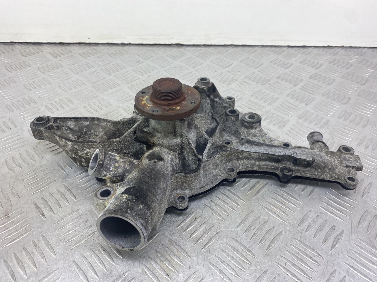 помпа Mercedes-Benz C-Класс W203/S203/CL203 W203.061 2001, 2.6 л., M 112.912, бензин, МКПП, седан, A1122010501 - фото №1