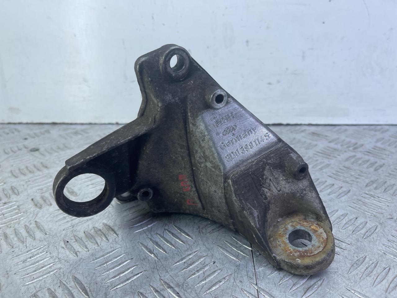 кронштейн КПП Volkswagen Passat B5 1999, 1.9 л., дизель, зеленый, универсал, передний привод, 8D0399114S - фото №1