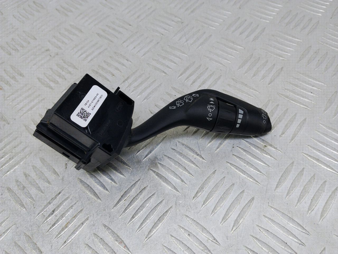 переключатель подрулевой (стрекоза) Ford Focus 3 поколение 2013, 1.6 л., дизель, МКПП, черный, хетчбэк 5 дв., передний привод, правый руль, AV6T17A553AD - фото №1