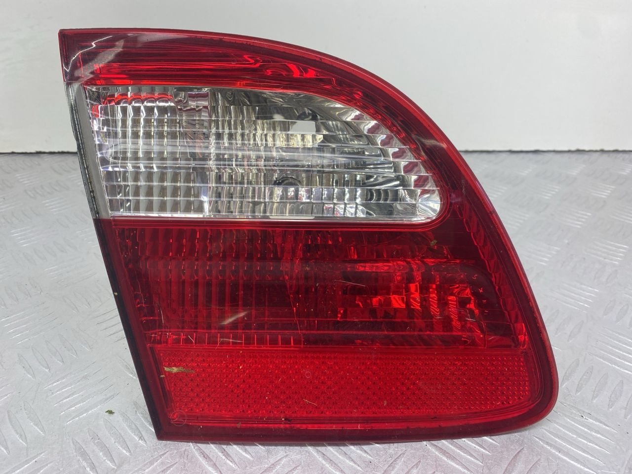 фонарь задний Mercedes-Benz E-Класс W211/S211 2004, 3.2 л., M 112.954, бензин, АКПП, серебро, универсал, задний привод, A2118201364 - фото №1
