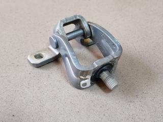 петля крышки багажника Volkswagen Tiguan 1 поколение 2009, 2.0 л., CBAB, дизель, МКПП, внедорожник 5 дв., 5N0827301