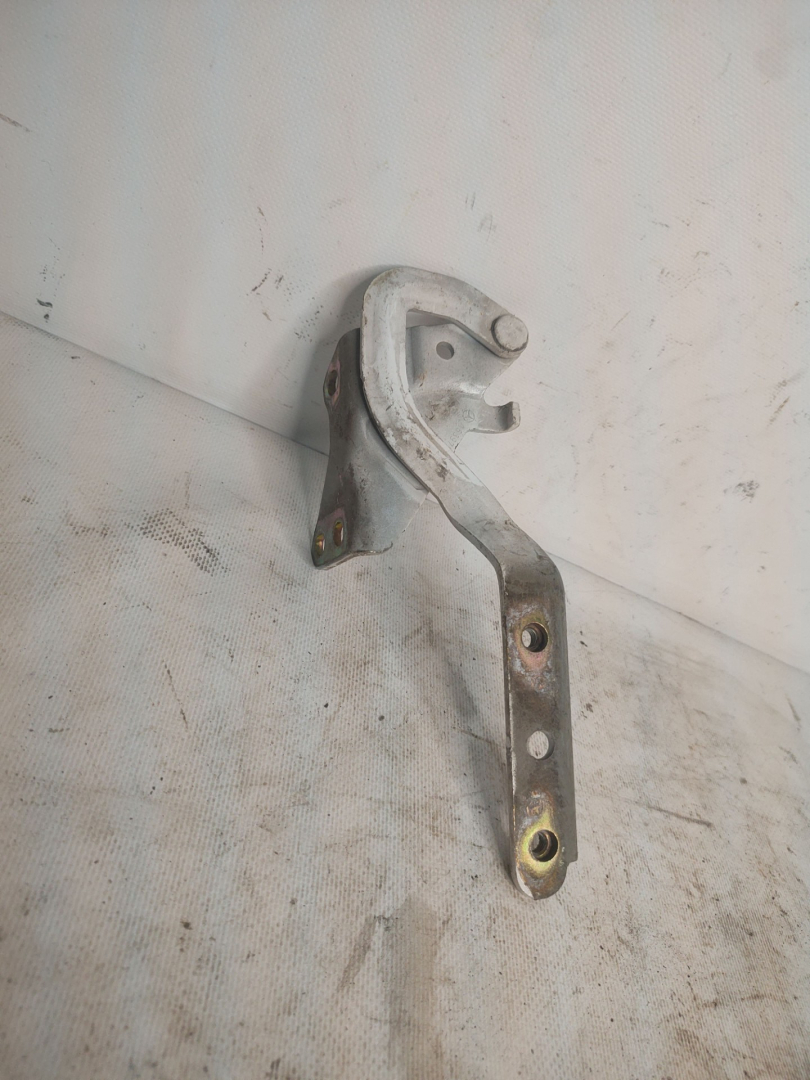 петля капота правая Mercedes-Benz Vito W639 2006, 2.2 л., OM 646.983, дизель, 6МКПП, A6397500351 - фото №1