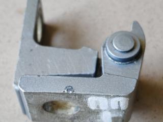 петля двери Volkswagen Tiguan 1 поколение 2009, 2.0 л., CBAB, дизель, МКПП, внедорожник 5 дв., 5N0831402