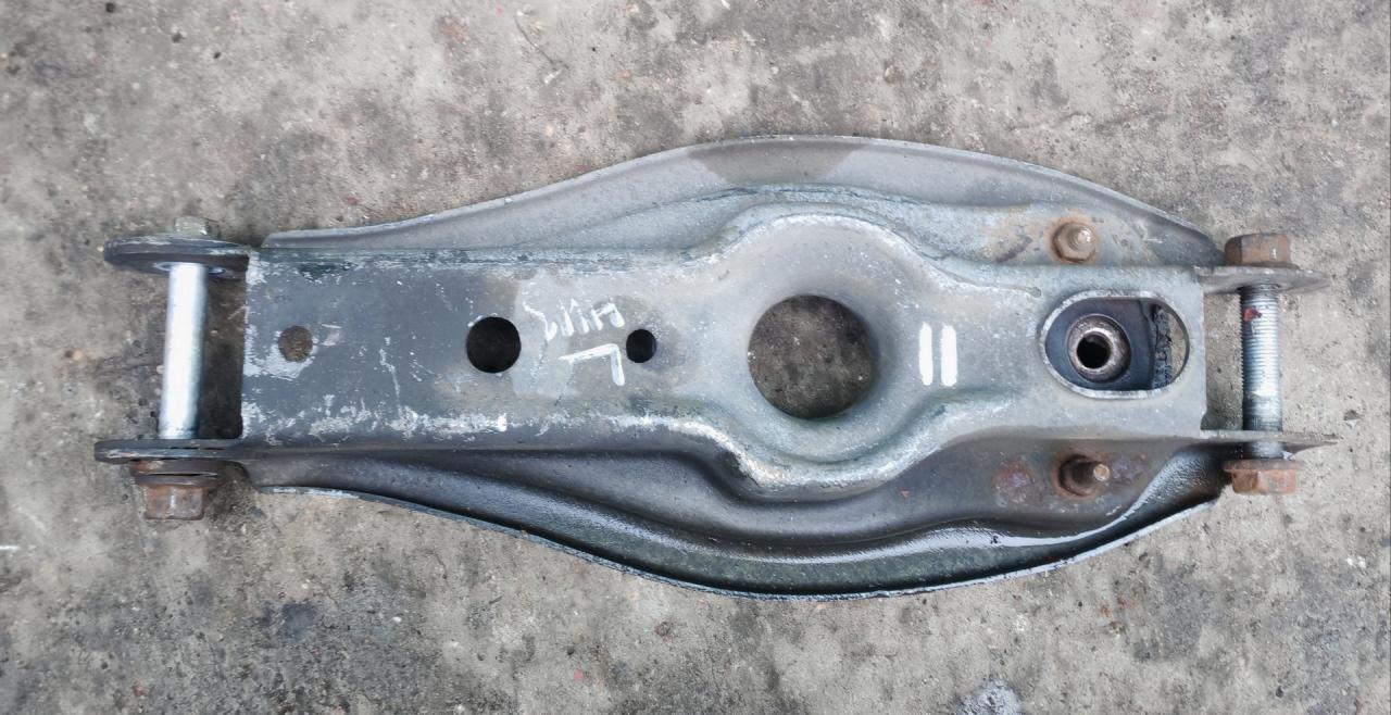 рычаг задний BMW 3 серия E90/E91/E92/E93 E90 2007, 2.0 л., N46B20BX, бензин, 6МКПП, sparkling graphite, седан, 33326772899, 6772899 - фото №1