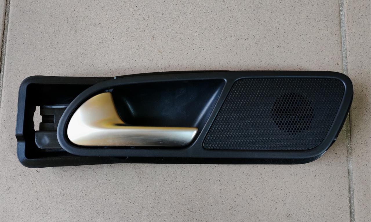 ручка внутренняя задняя левая Volkswagen Tiguan 1 поколение 2009, 2.0 л., CBAB, дизель, МКПП, внедорожник 5 дв., 5N0839197, 5N0839113 - фото №1