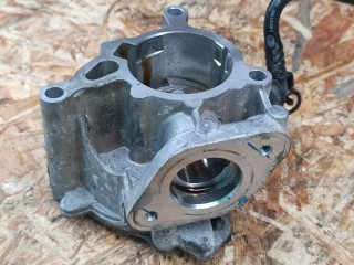 насос вакуумный Volkswagen Tiguan 1 поколение 2006, 2.0 л., DDSA, бензин, внедорожник 5 дв., 06K145100BB