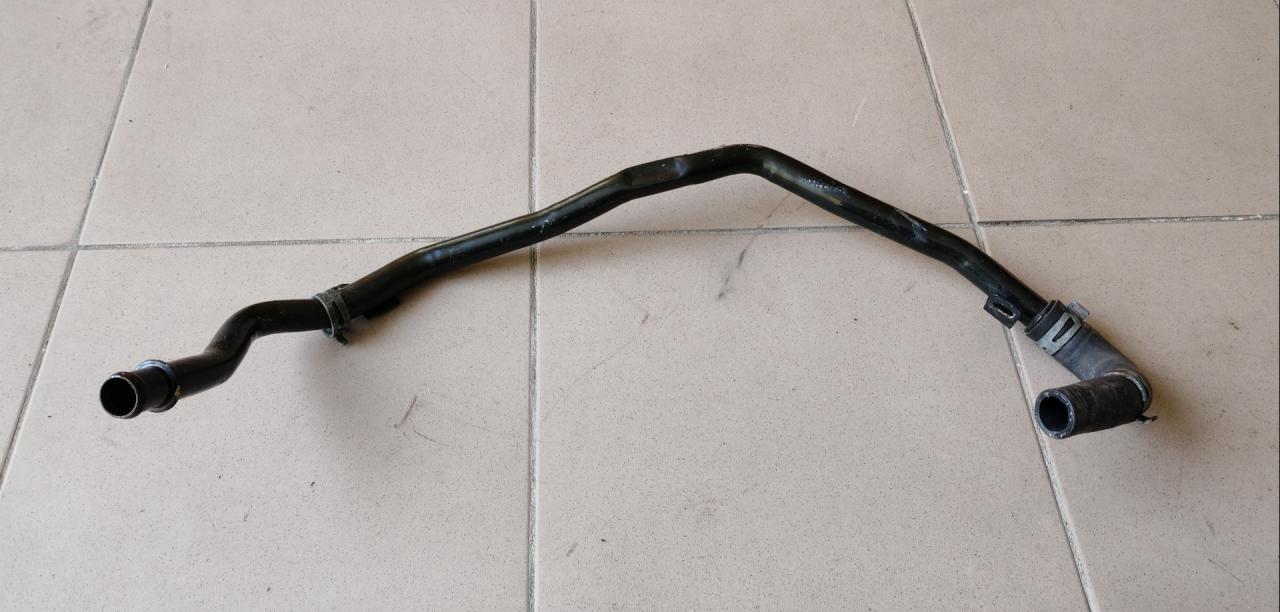 трубка охлаждающей жидкости Volkswagen Tiguan 1 поколение 2009, 2.0 л., CBAB, дизель, МКПП, внедорожник 5 дв., 5N0121070F - фото №1