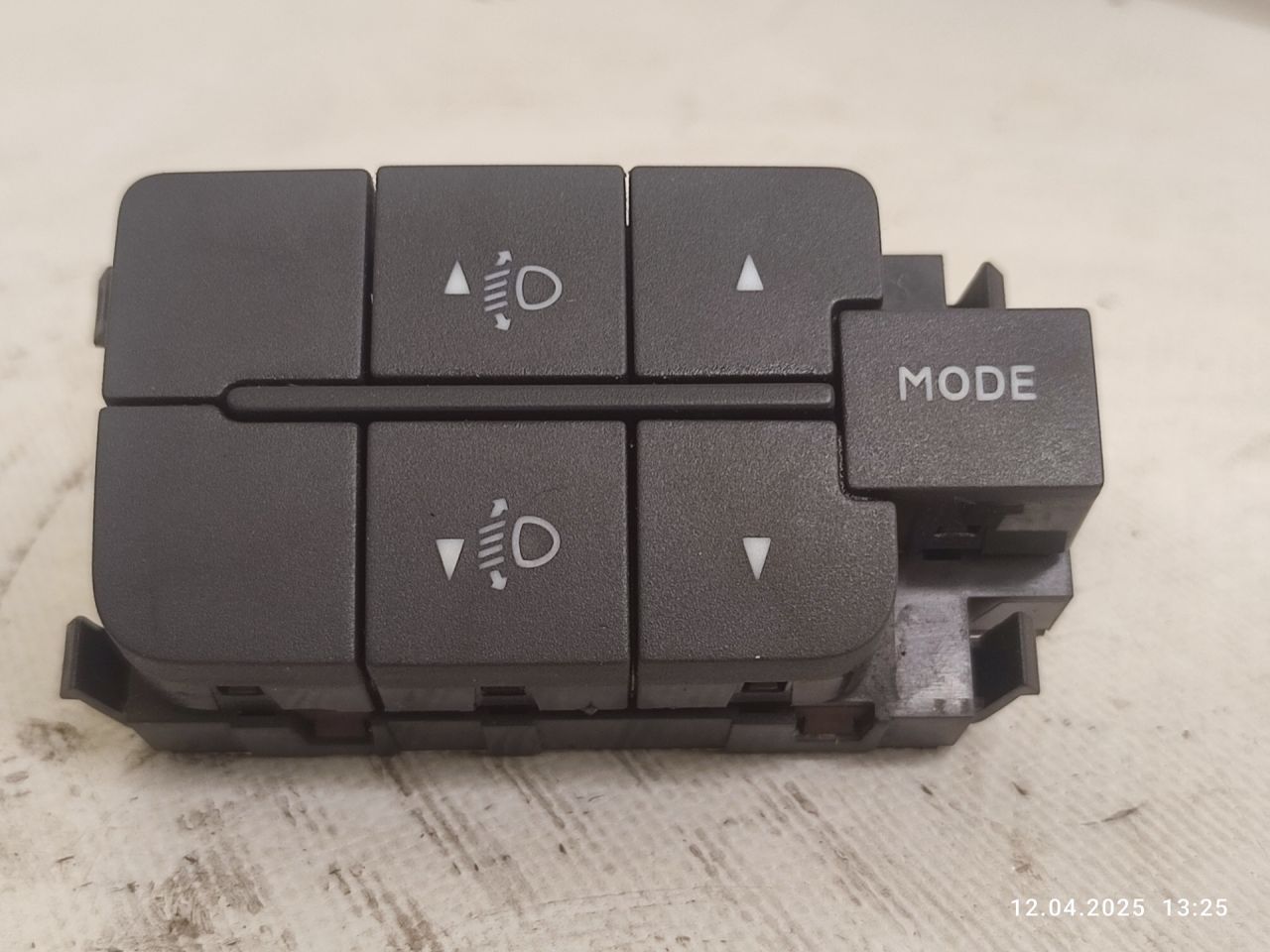 кнопка (выключатель) Citroen Jumper 2 поколение 2007, 2.2 л., 4HU (P22DTE), дизель, 6МКПП, фургон, 6554ZQ - фото №1