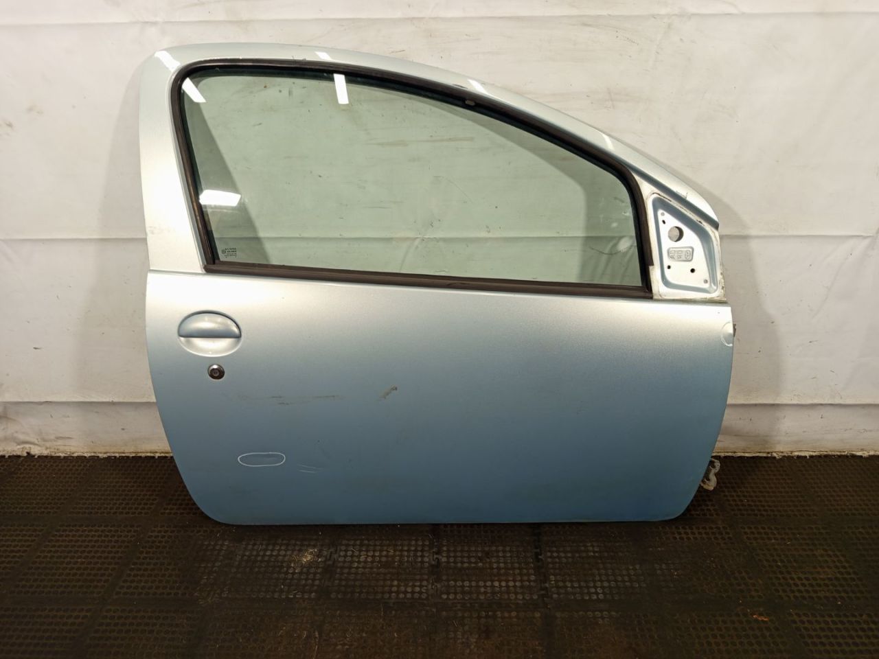 дверь передняя правая Toyota Aygo 1 поколение 2005, хетчбэк 3 дв.