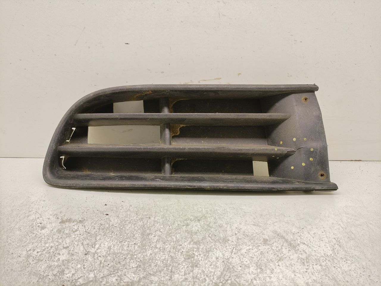заглушка (решетка) в бампер Volkswagen Polo 4 поколение 2002, хетчбэк 5 дв., 6Q0853665