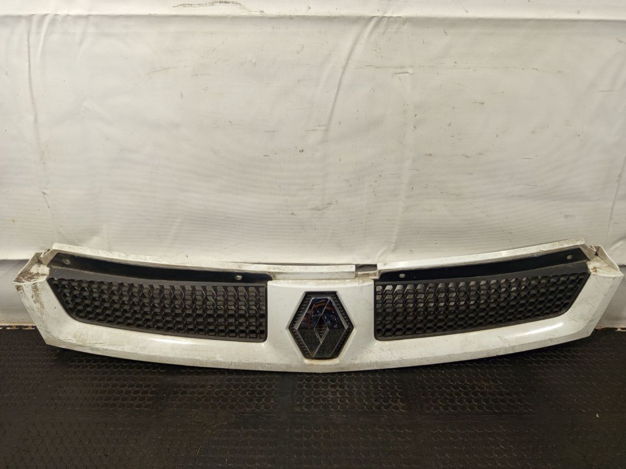 решетка радиатора Renault Master 2 поколение [рестайлинг] 2005, микроавтобус, 8200233765