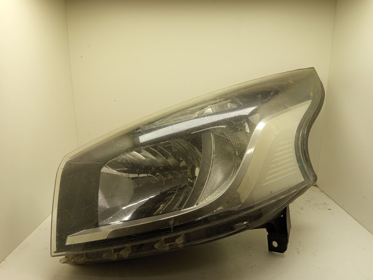 фара левая Renault Trafic 3 поколение 2016, 1EE01141025, 260604635