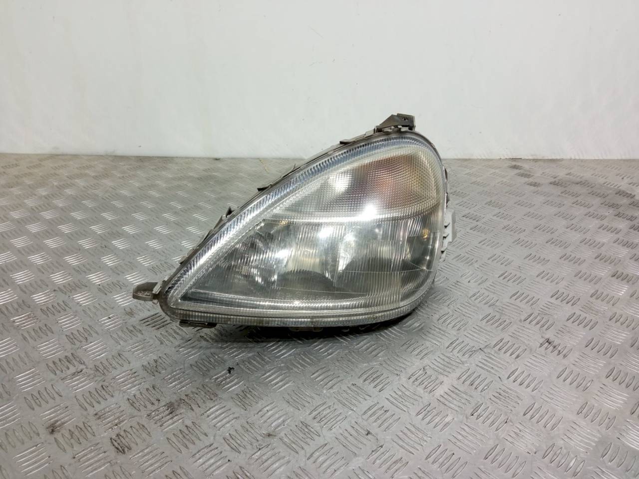 фара левая Mercedes-Benz A-Класс W168 1999, 0301152211 - фото №1