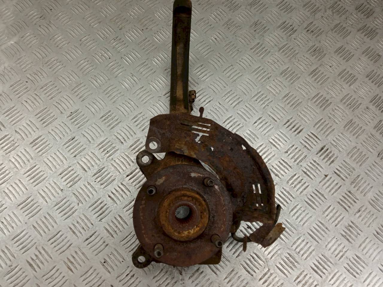 ступица передняя левая Mitsubishi Galant 8 поколение 1999 - фото №1