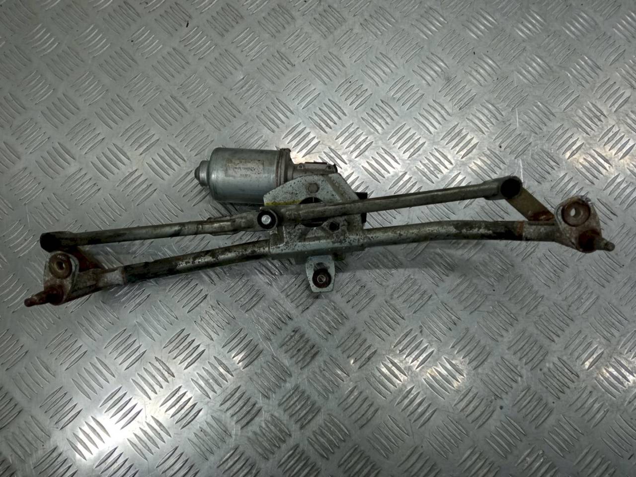 механизм стеклоочистителя (трапеция дворников) Volkswagen Golf 4 поколение 2002 - фото №1