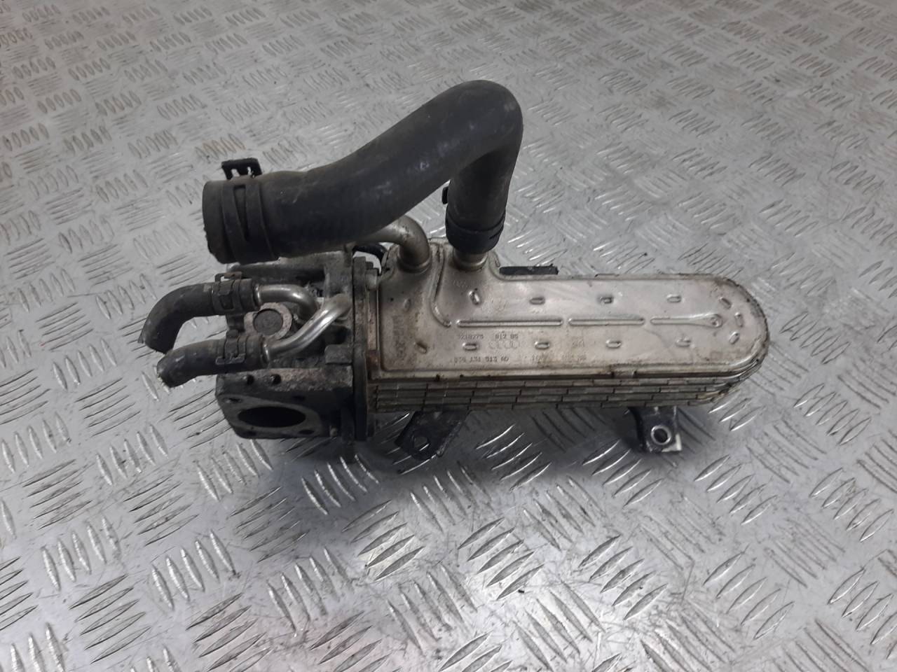 охладитель EGR / Радиатор EGR Volkswagen Touran 1 поколение 2006, 1.9 л., TDi, дизель, 038131513AD - фото №1