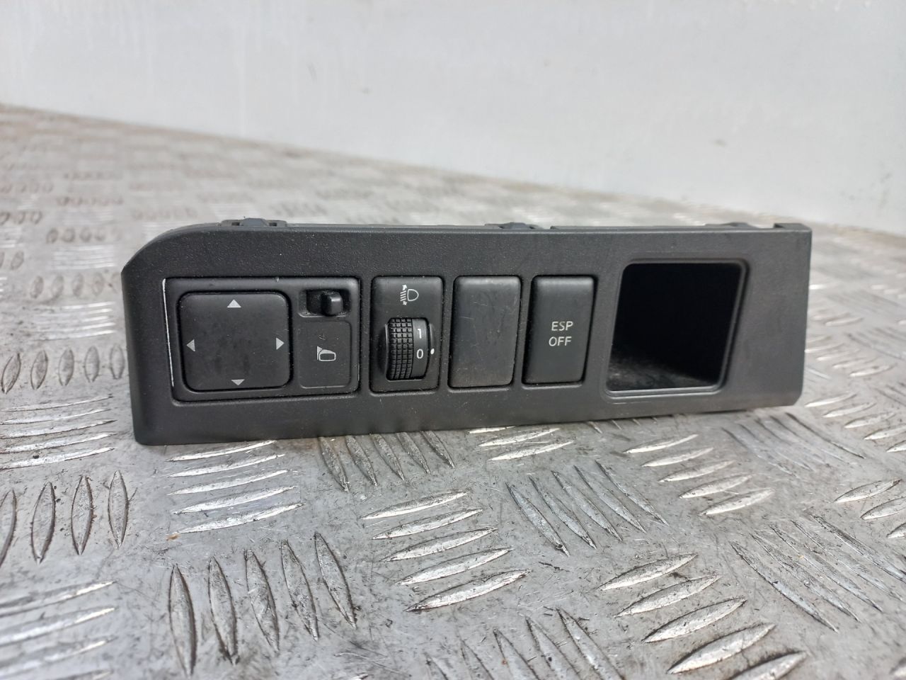 джойстик регулировки зеркал Nissan Note E11 2008, 684859U100 - фото №1