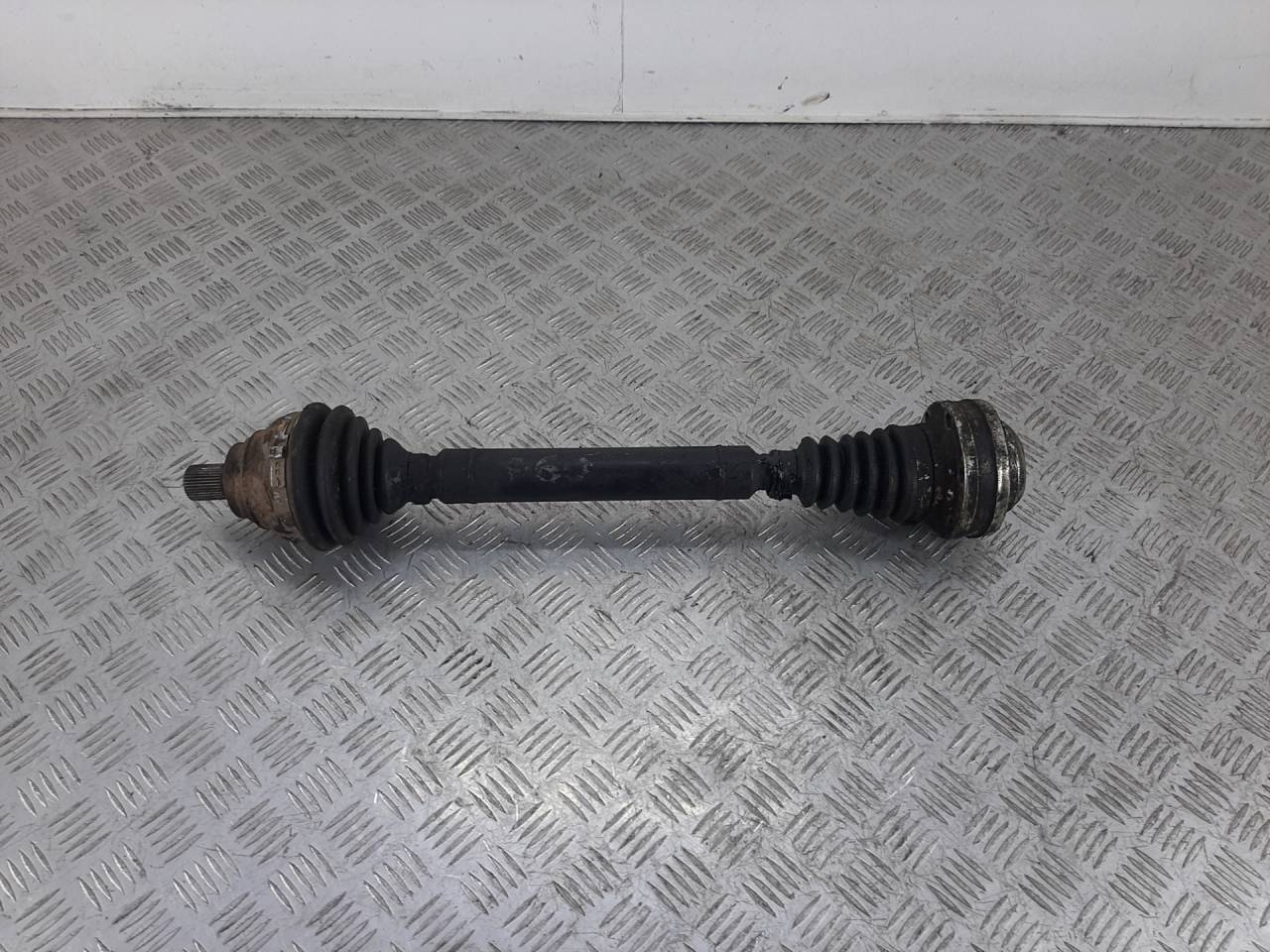 полуось передняя правая (приводной вал, ШРУС) Skoda Octavia 2 поколение (A5) 2006, 2.0 л., BMM, дизель, МКПП - фото №1