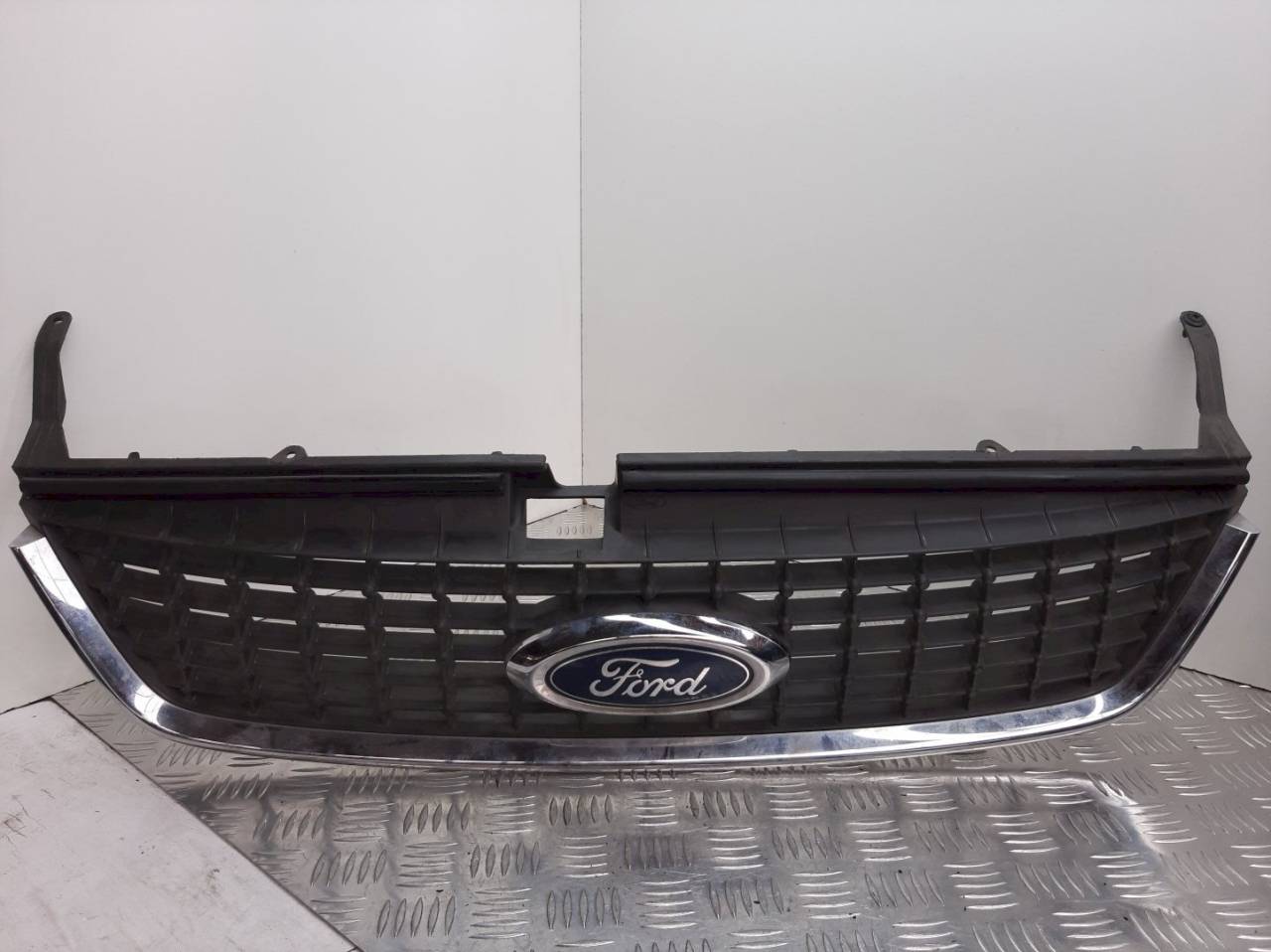 решетка радиатора Ford Mondeo 4 поколение 2007, 7S71-8200-D - фото №1