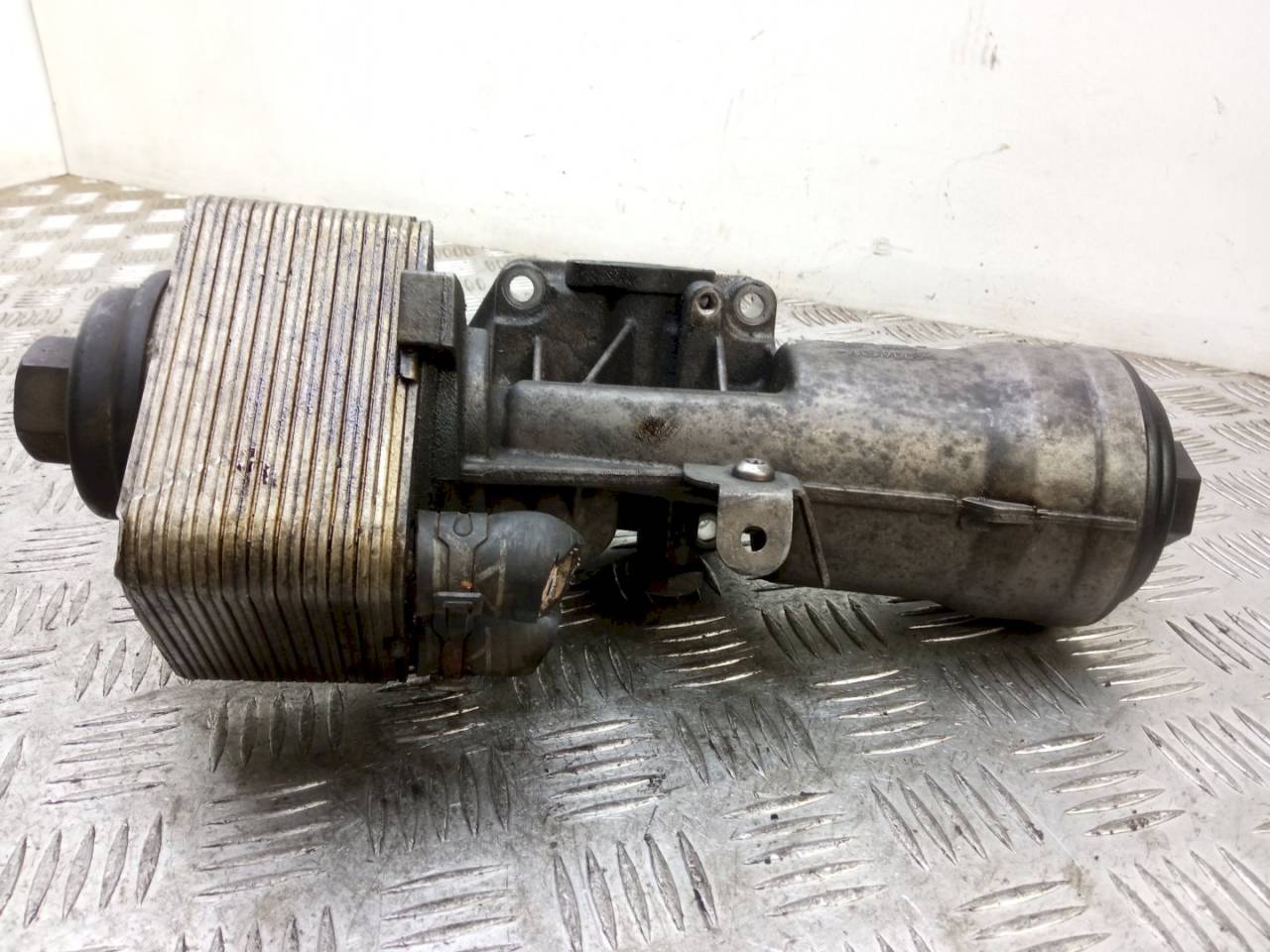 корпус масляного фильтра Volkswagen Passat B6 2006, 1.9 л., TDi, 045115389G - фото №1