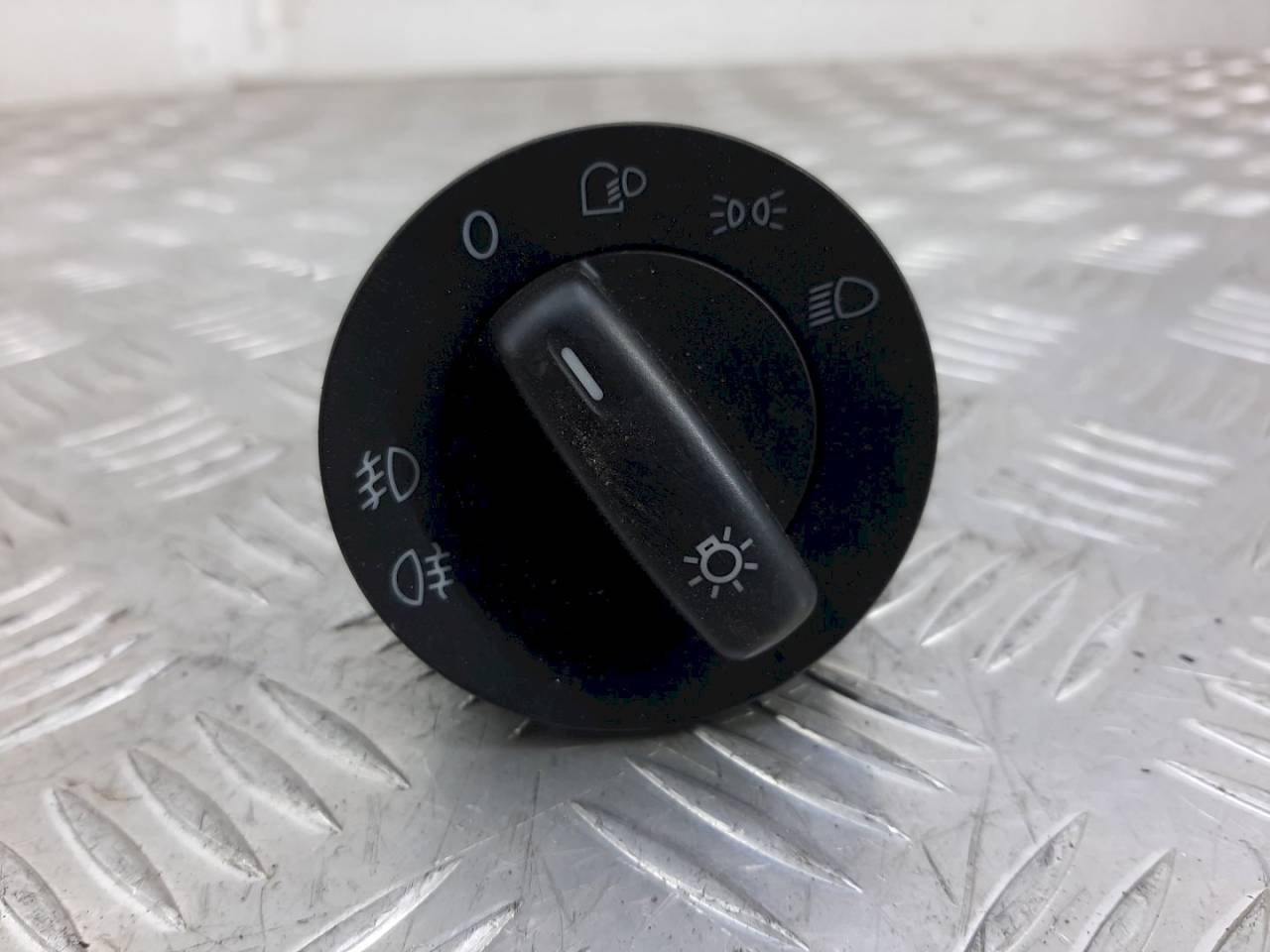 переключатель света Volkswagen Passat B6 2006, - - фото №1