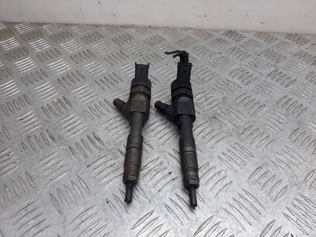 форсунка Renault Megane 2 поколение 2006, 1.9 л., DCi, 445110230 - фото №1