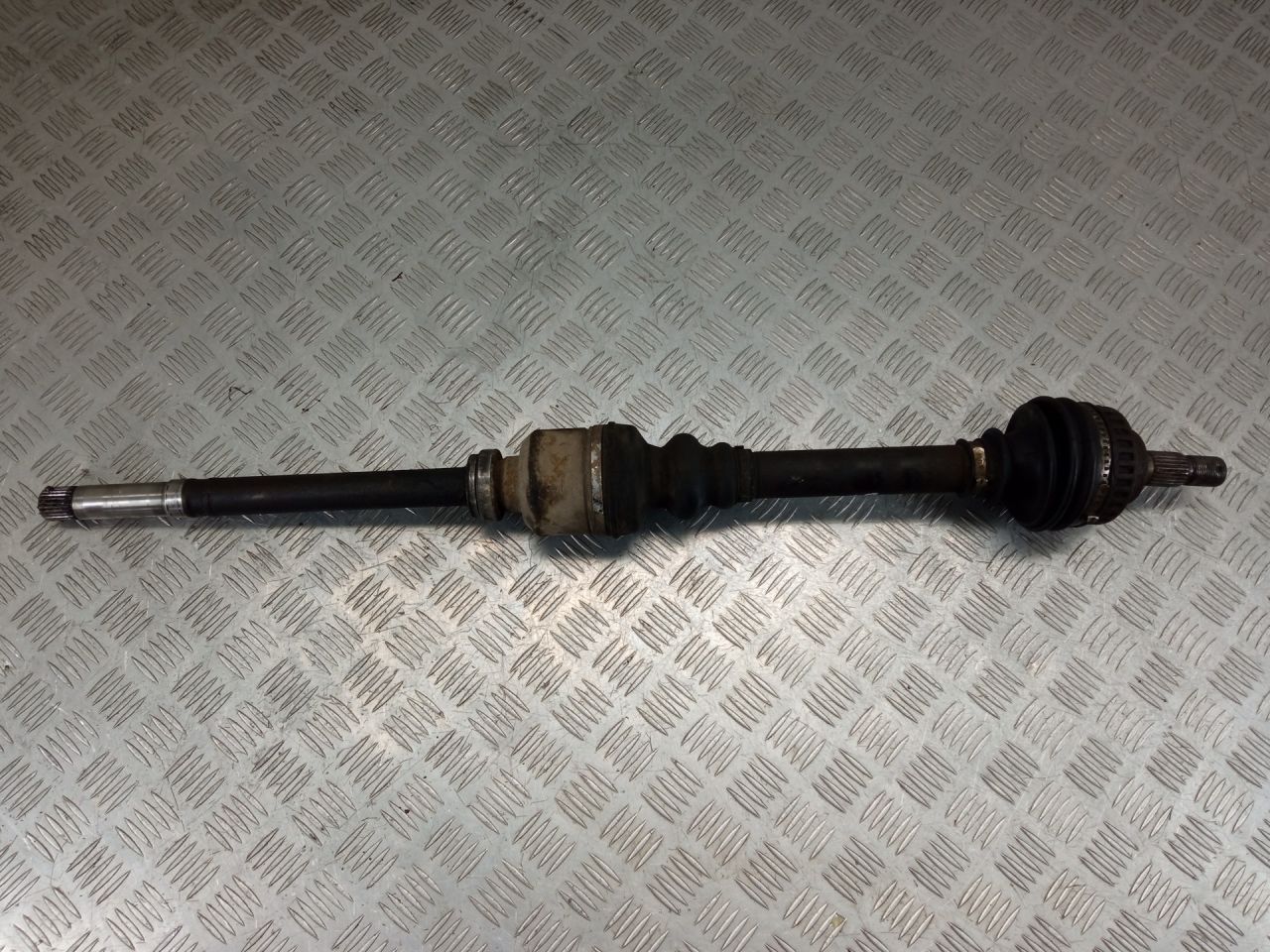 полуось передняя правая (приводной вал, ШРУС) Citroen Xsara Picasso 1 поколение 2003, 1.8 л., i, бензин - фото №1