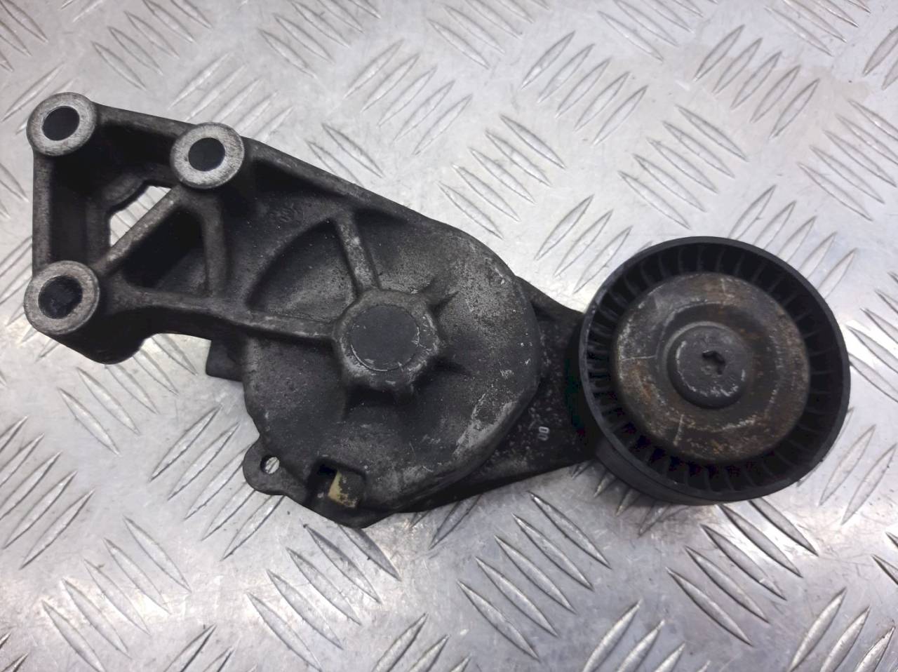 механизм натяжения ремня, цепи Volkswagen Golf 4 поколение 2000, 038903315F - фото №1