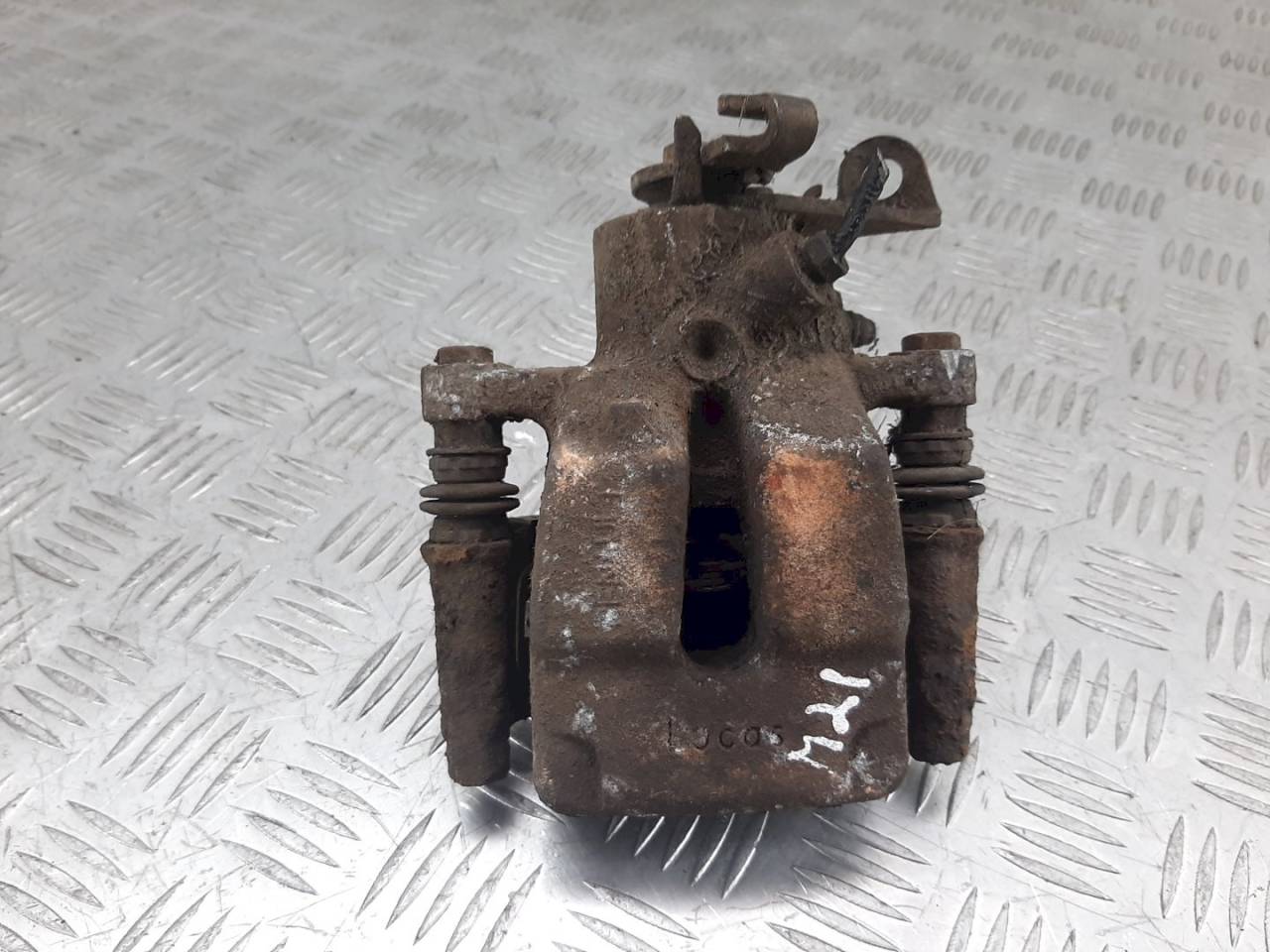 суппорт задний правый Renault Scenic 1 поколение 1999 - фото №1