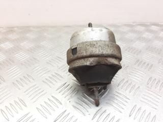 подушка крепления двигателя Volkswagen Passat B5 1999, 8D0199379J