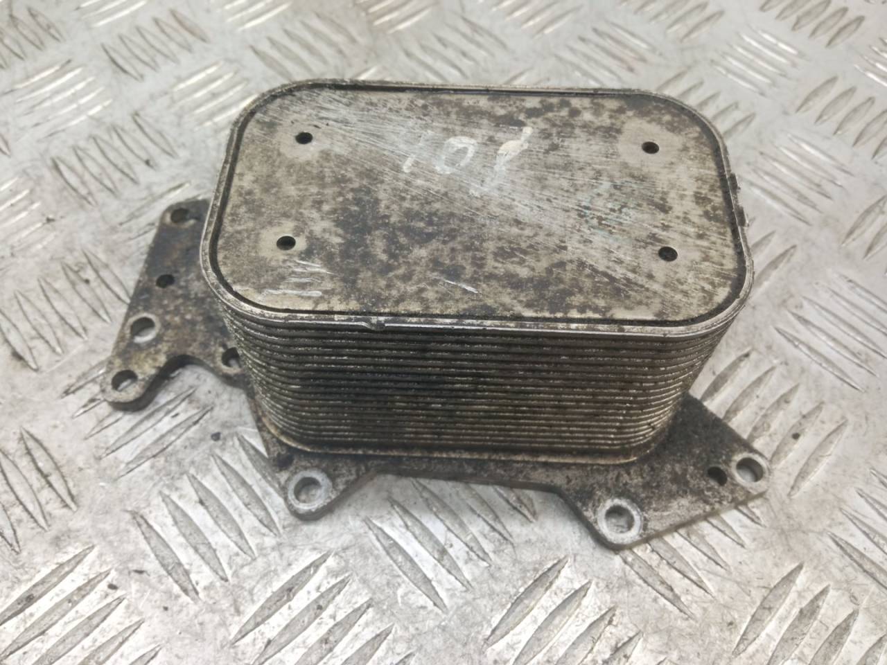 теплообменник масляного фильтра Volkswagen Touareg 1 поколение 2007, 3.0 л., 059117021J - фото №1