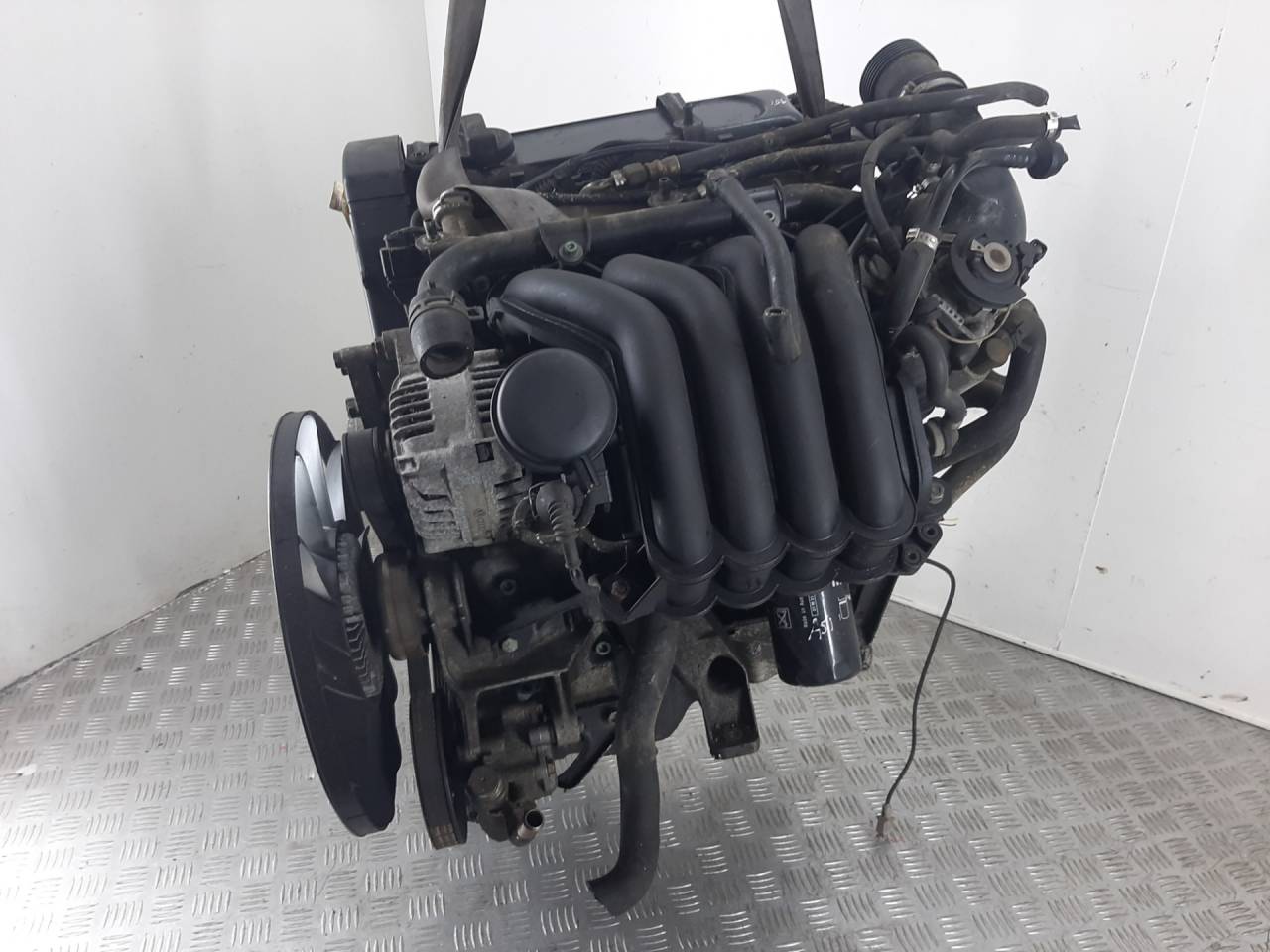 двигатель Volkswagen Passat B5 2000, 1.6 л., AHL, бензин, AHL, 113813 - фото №1