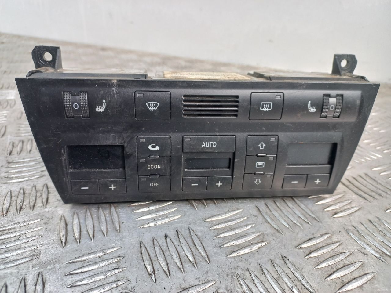 блок управления печки / климат-контроля Audi A6 4B/C5 2000, 2.4 л., ARJ, бензин, 4B0820043L - фото №1