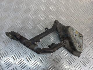 петля капота Volkswagen Touareg 1 поколение 2004, 7L6823302