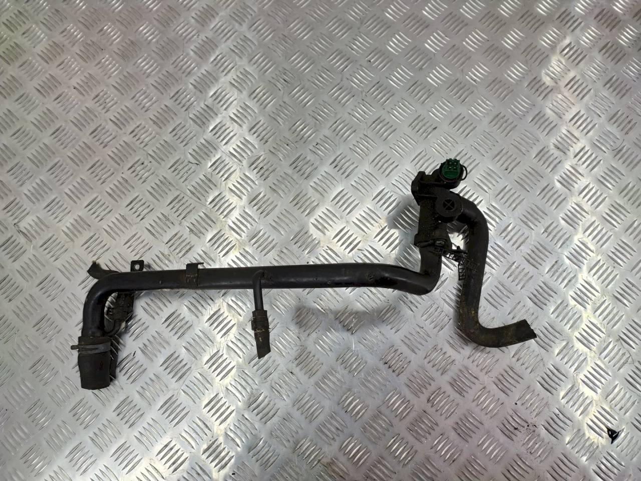 трубка охлаждающей жидкости Audi A4 B5 1998, 1.8 л., Ti, 058121071H - фото №1