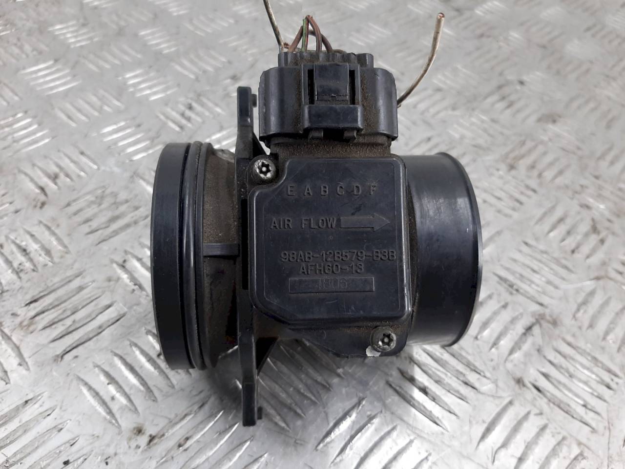 расходомер воздуха Ford Focus 1 поколение 2001, 1.8 л., TDCi, 98AB-12B579-B3B - фото №1