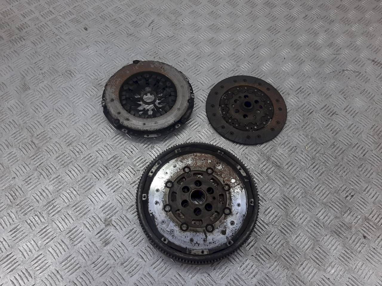 маховик Volkswagen Golf 5 поколение 2006, 1.9 л., TDi, 03G141031K - фото №1