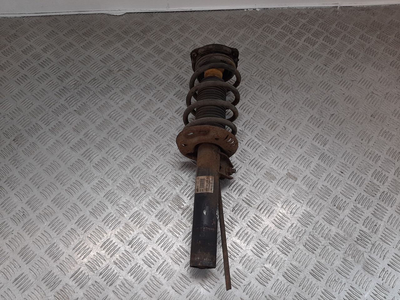 стойка передняя Volkswagen Passat B6 2008, 3C0413031AA - фото №1