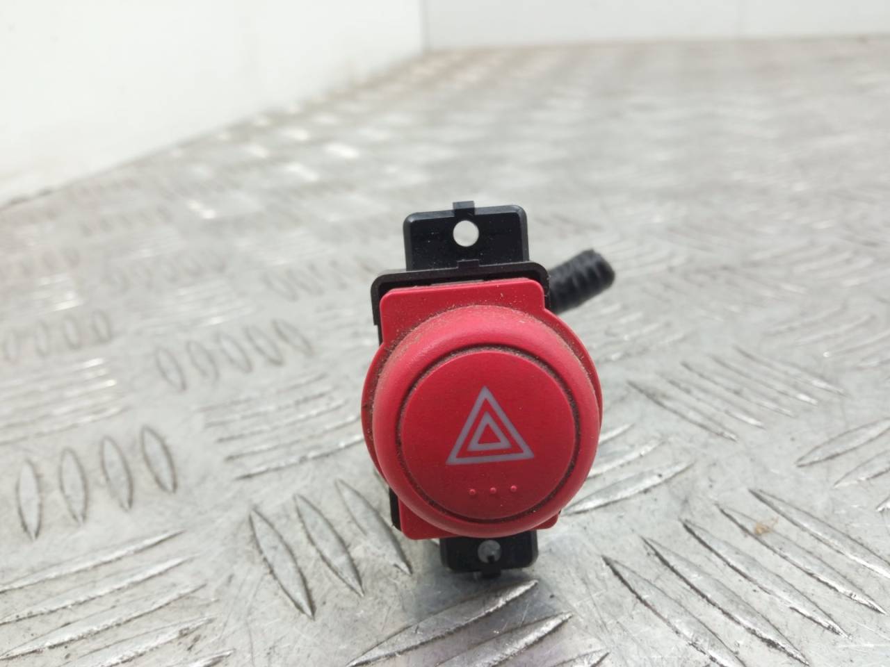 кнопка аварийной сигнализации Honda Civic 7 поколение 2001 - фото №1